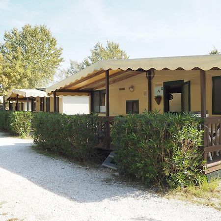 Comfortabele Familie Chalets Met Veranda Incl Airco Dichtbij Zee! Viareggio Dış mekan fotoğraf