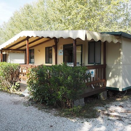 Comfortabele Familie Chalets Met Veranda Incl Airco Dichtbij Zee! Viareggio Dış mekan fotoğraf