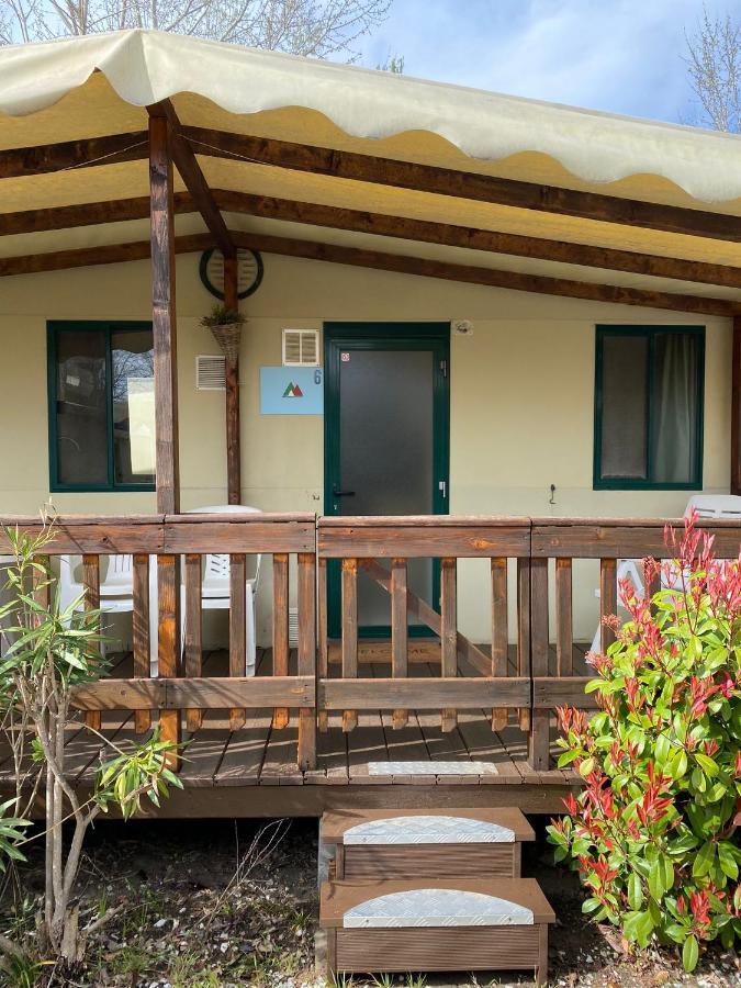 Comfortabele Familie Chalets Met Veranda Incl Airco Dichtbij Zee! Viareggio Dış mekan fotoğraf