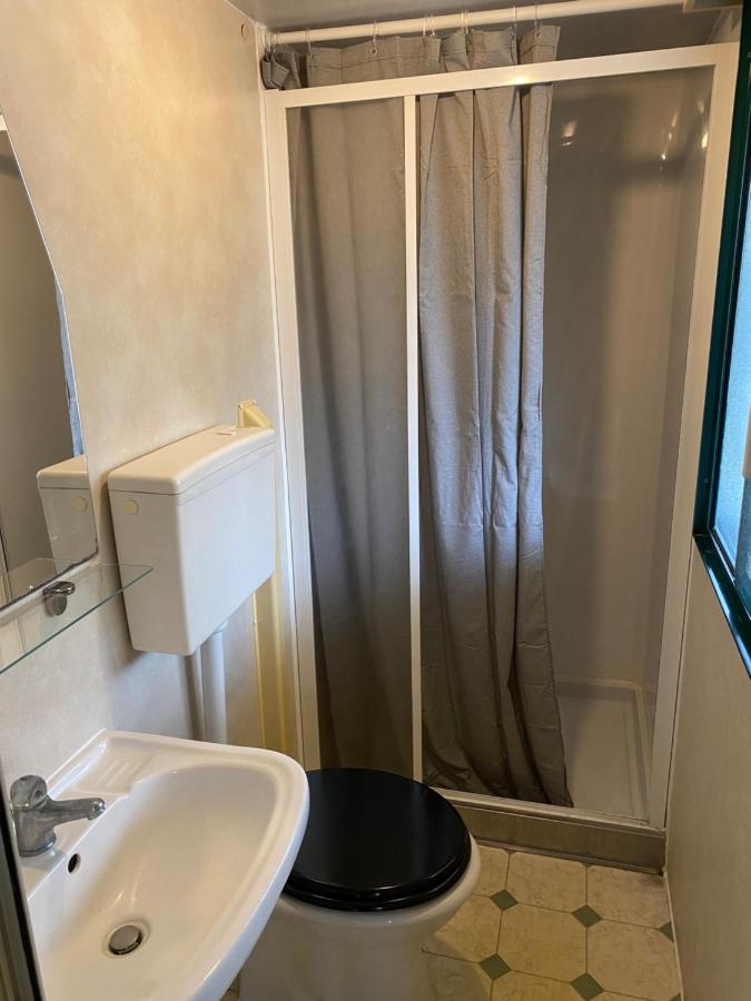 Comfortabele Familie Chalets Met Veranda Incl Airco Dichtbij Zee! Viareggio Dış mekan fotoğraf