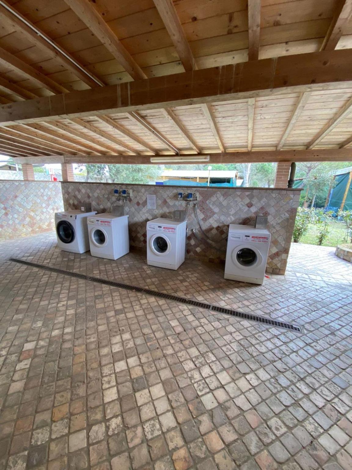Comfortabele Familie Chalets Met Veranda Incl Airco Dichtbij Zee! Viareggio Dış mekan fotoğraf