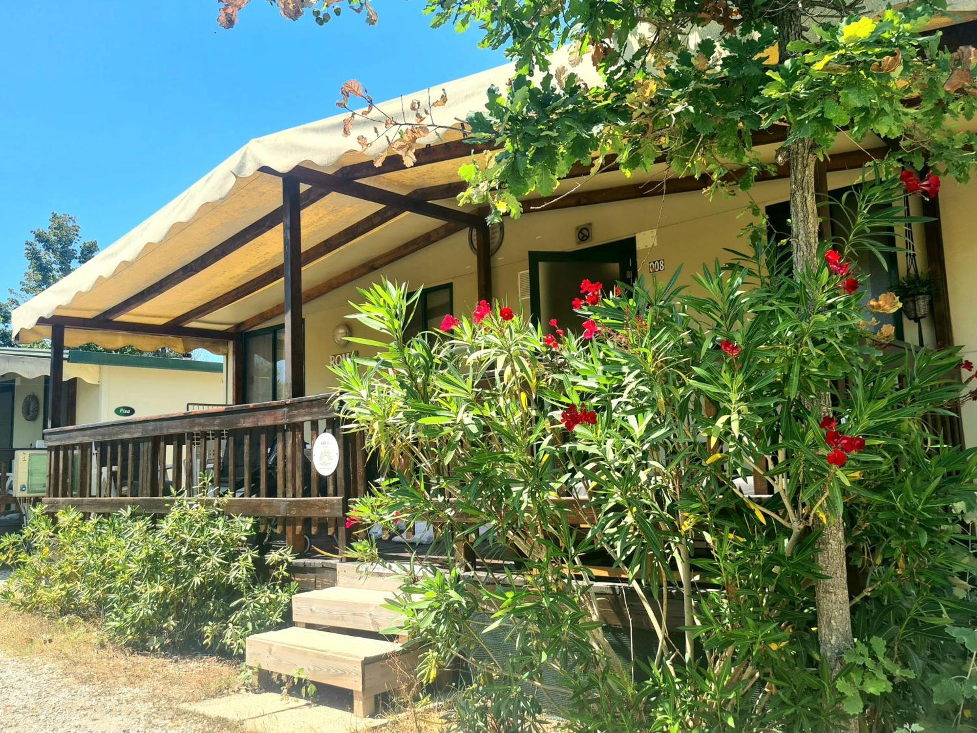 Comfortabele Familie Chalets Met Veranda Incl Airco Dichtbij Zee! Viareggio Dış mekan fotoğraf